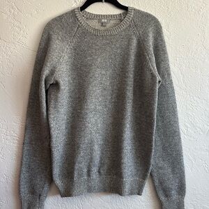 Uniqlo long sleeve crew neck wool blend HEATTECH pullover sweater